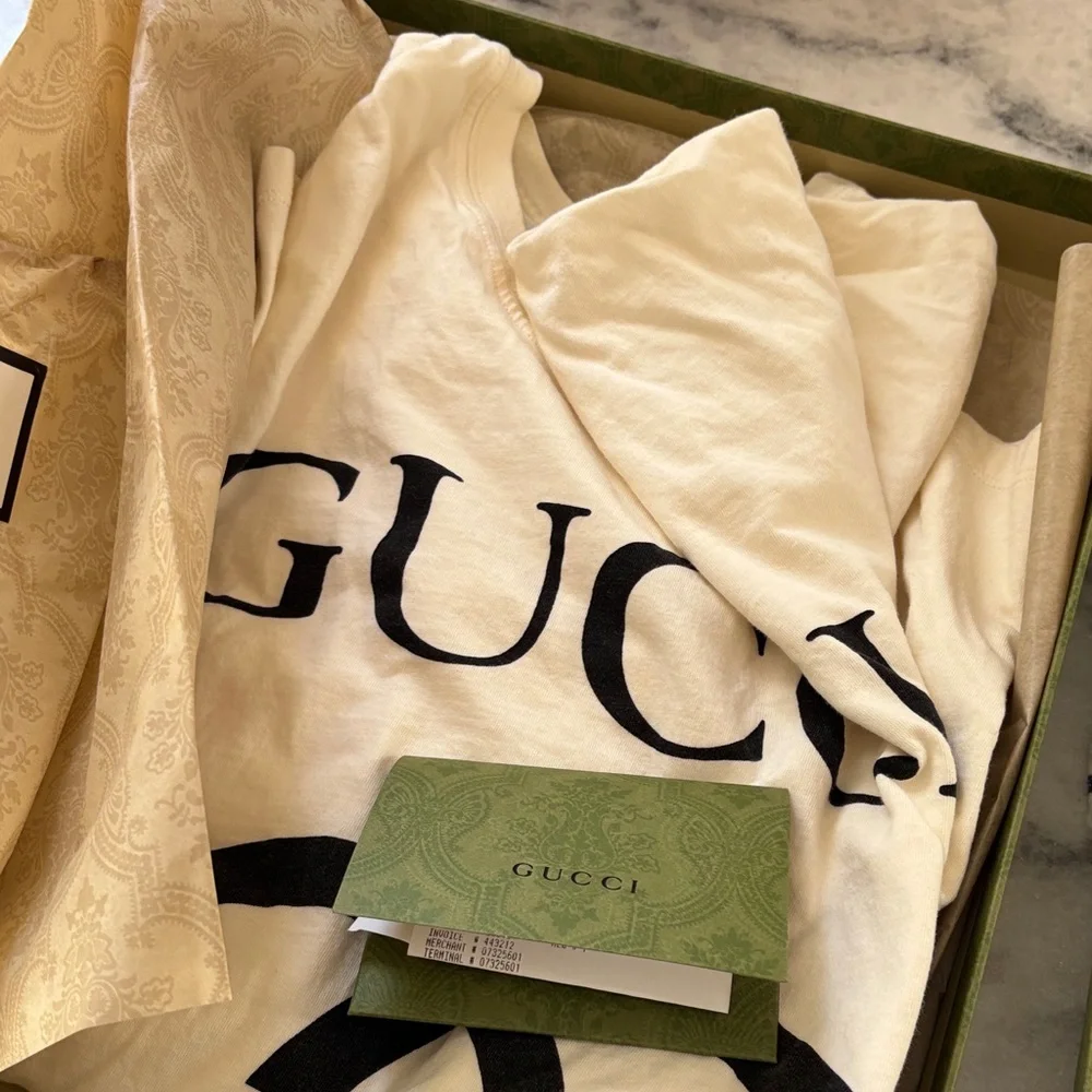 Gucci Ivory Tee with Black Logo - Picture 4 of 10